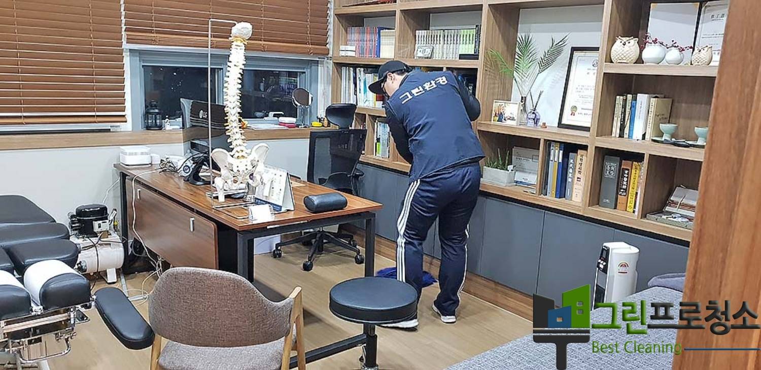 병원 복도 및 벽면 점검