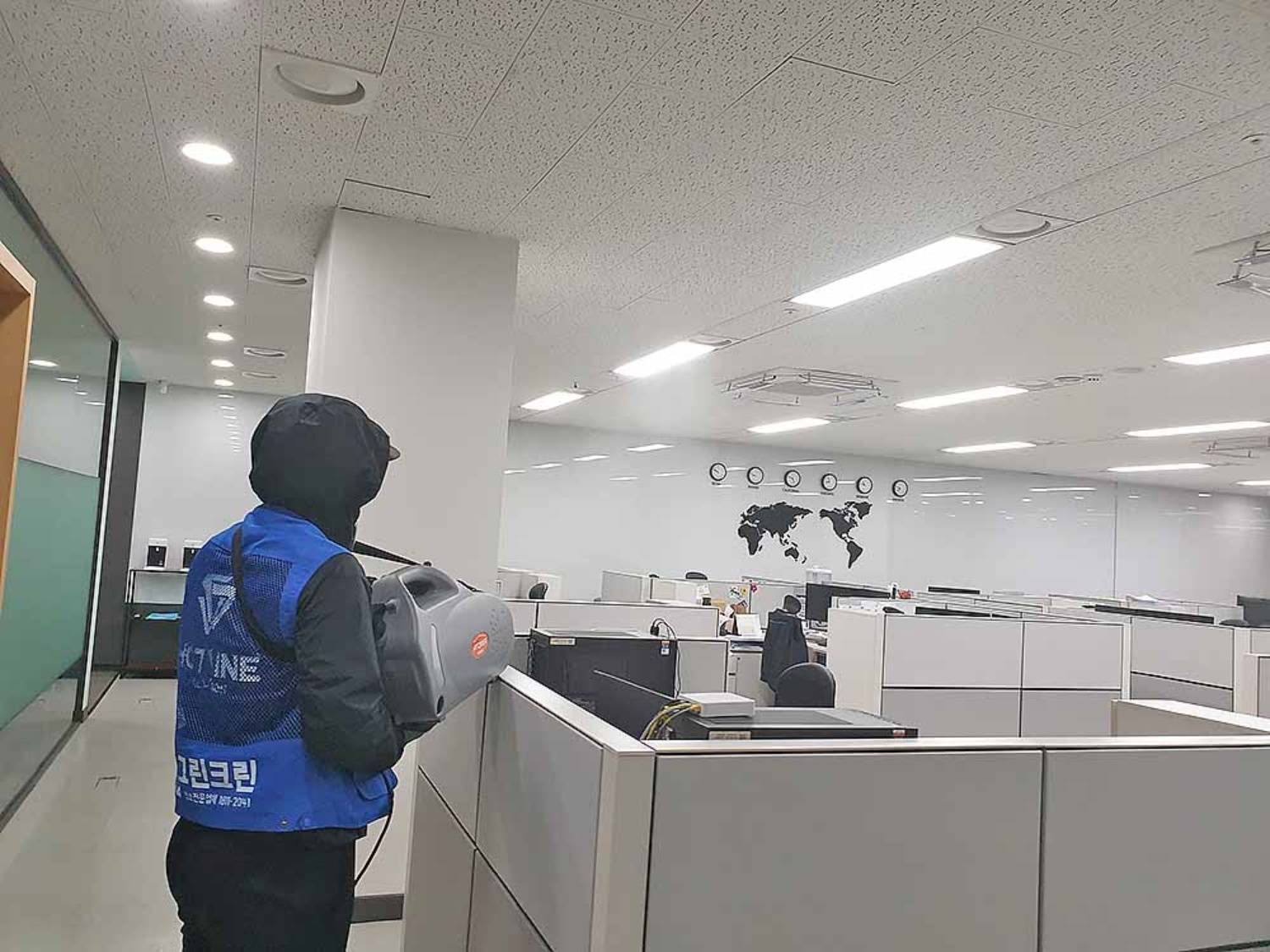 병원 청소 진행 모습
