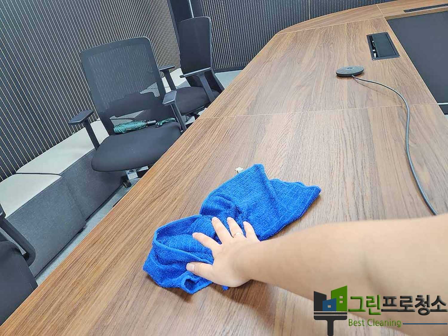 사무실 청소 이미지3
