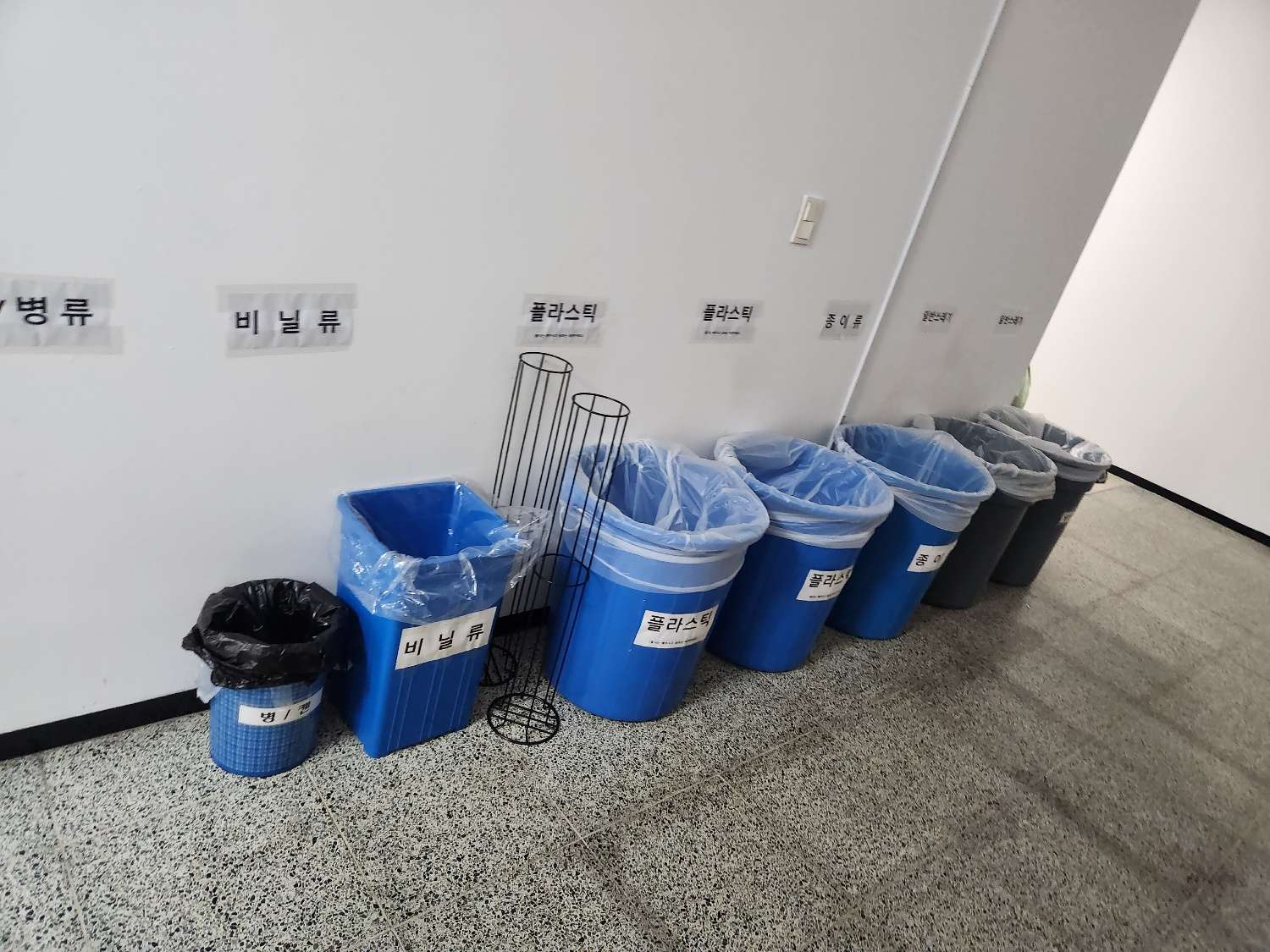 청결한 화장실 내부 모습