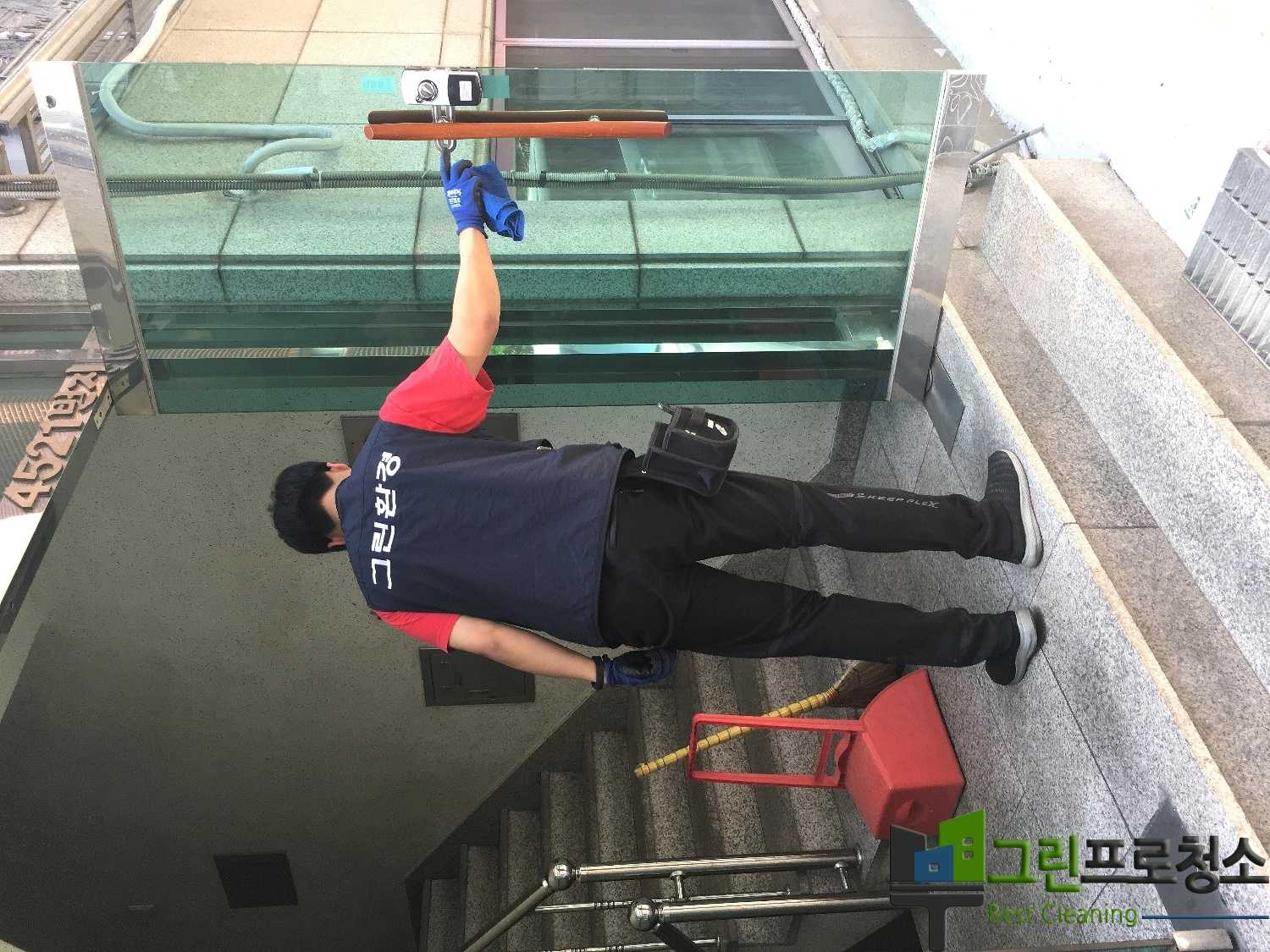 광택 및 마감 후 계단 모습