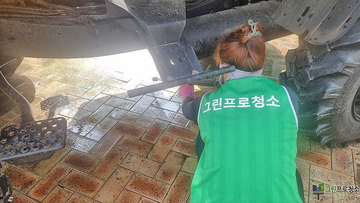 성남, 판교, 위례, 분당 공원 보도블럭 바닥 검은때 이끼 녹조 자국 제거 청소업체하는 중입니다.