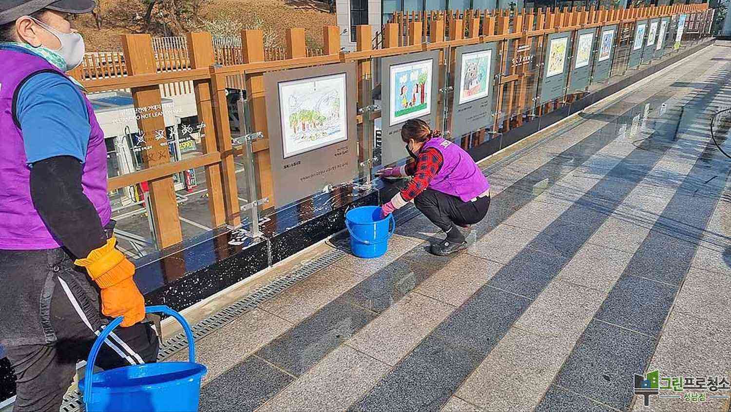 성남, 판교, 위례, 분당 염화칼슐 제거 화강석 청소하는 중입니다.