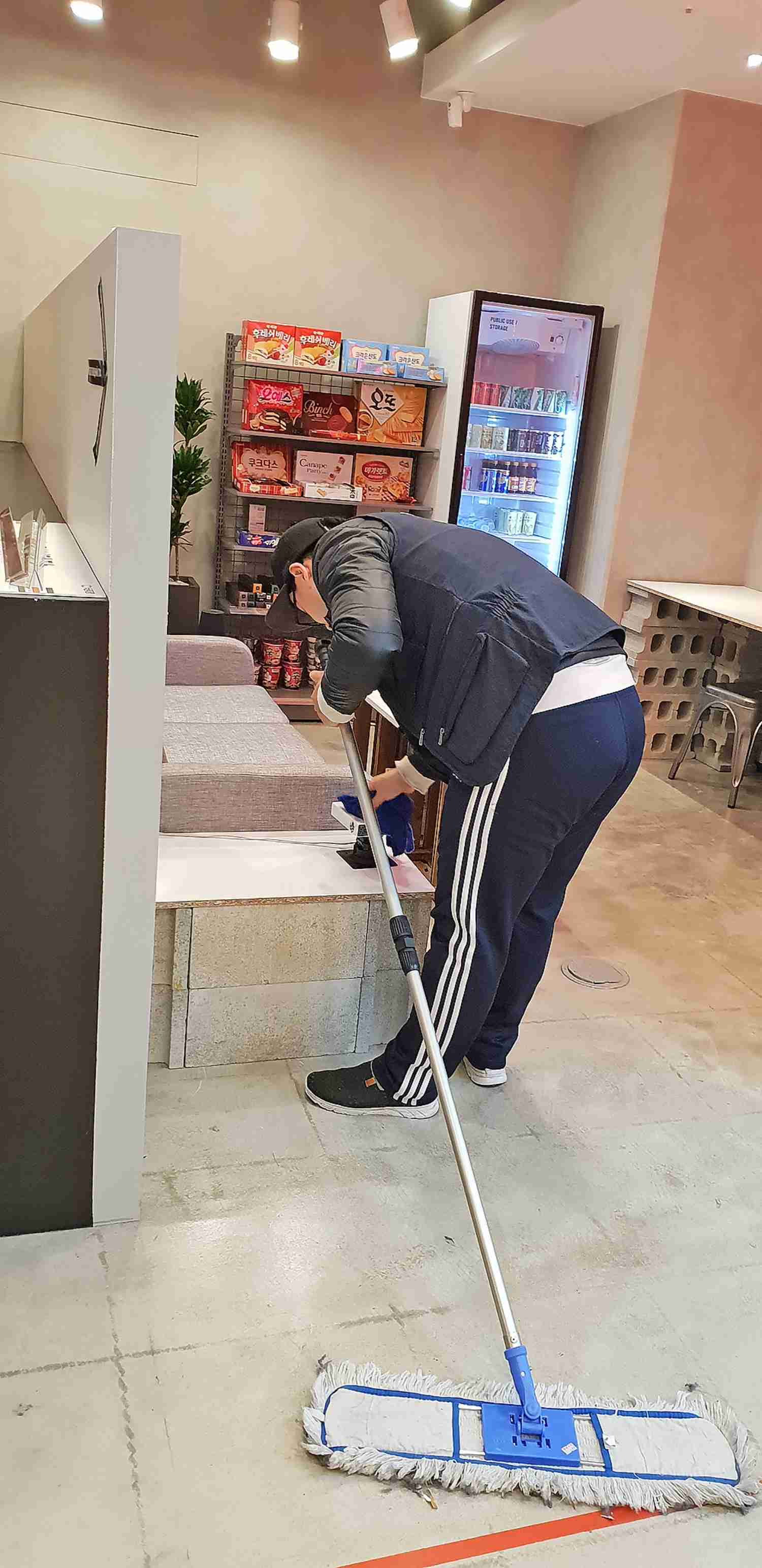 계단청소작업중사진2