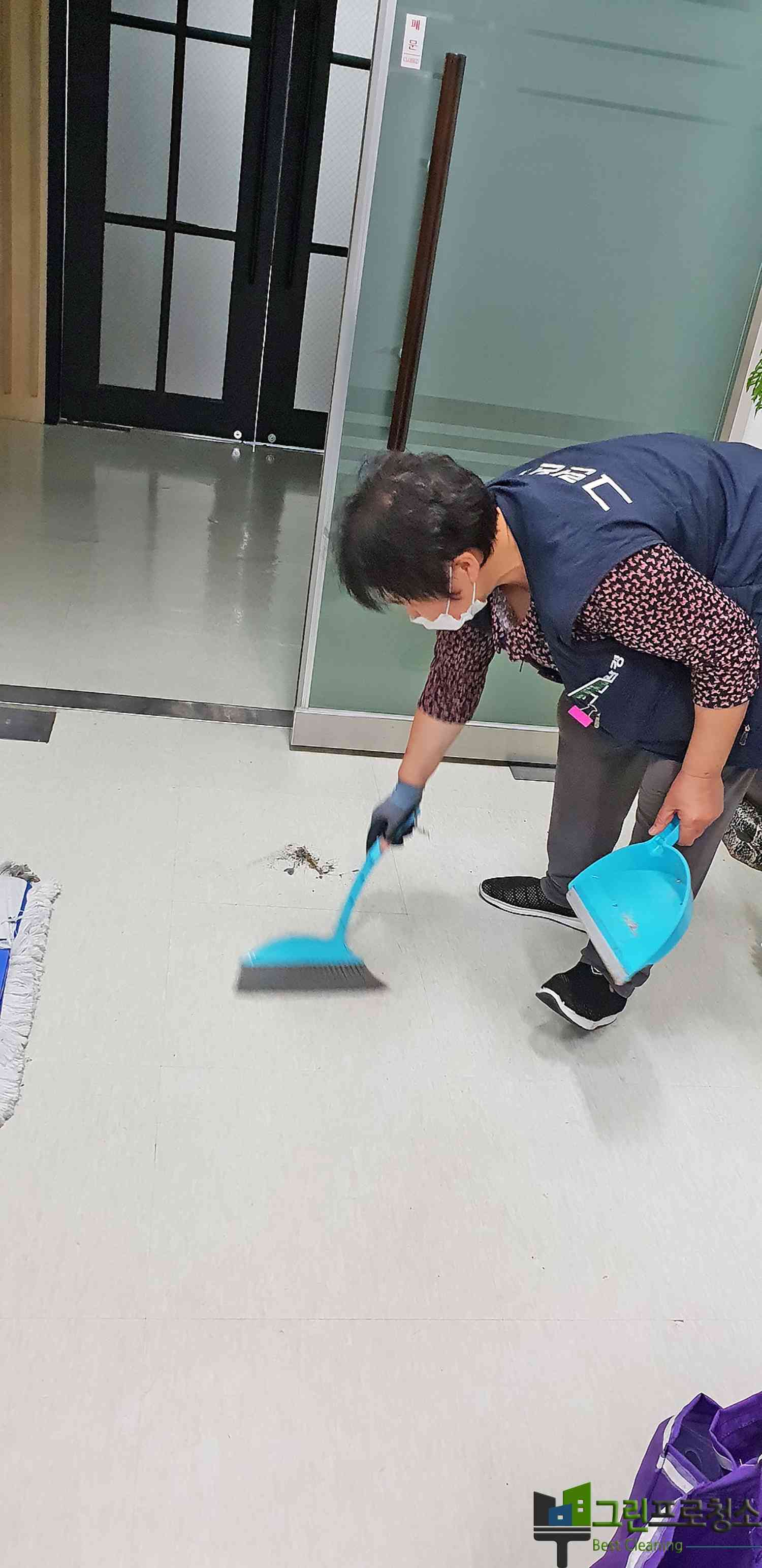 내부 유리창 청소 전후 비교 사진