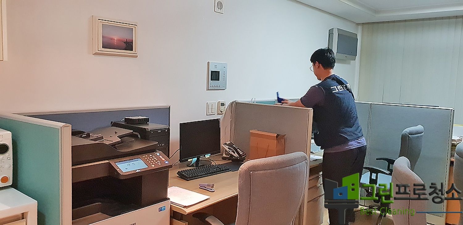 환기구 청소 모습