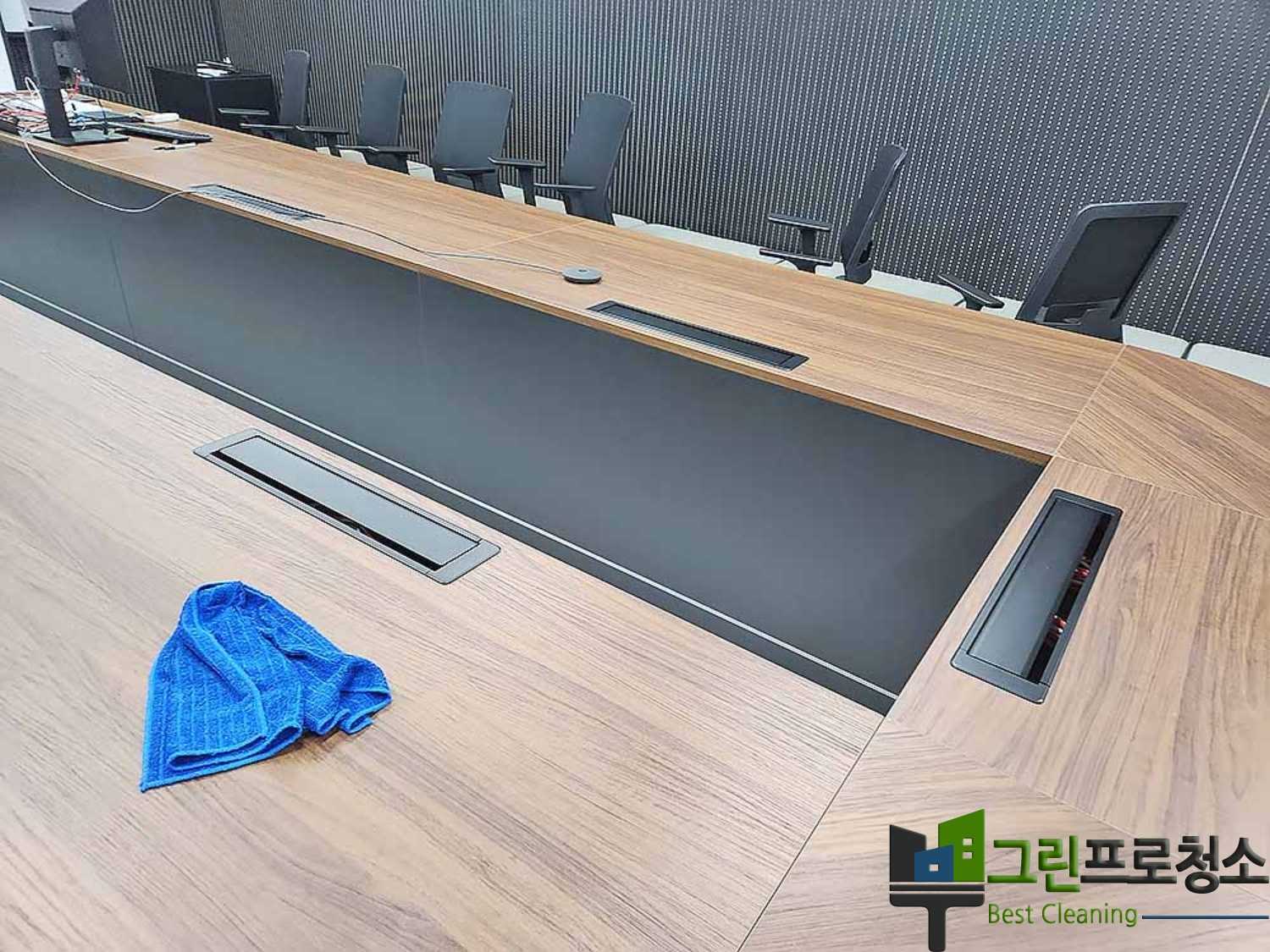 전문 청소 인력 모습