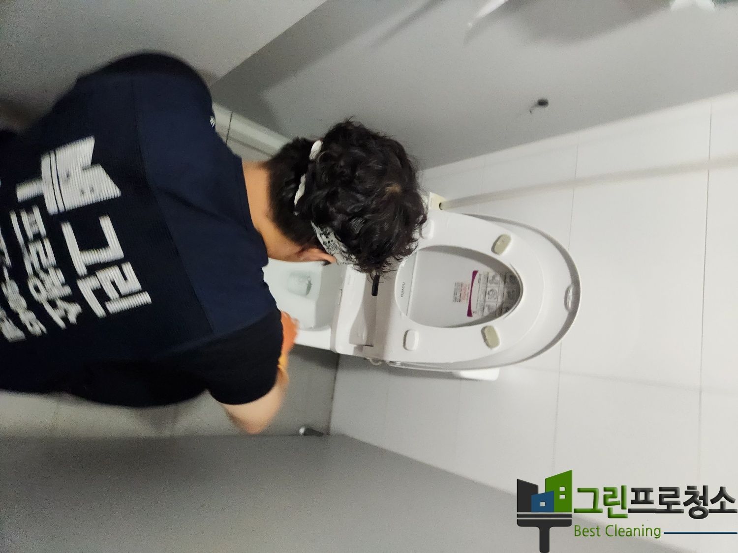 완료된 화장실 청소 현장 전경