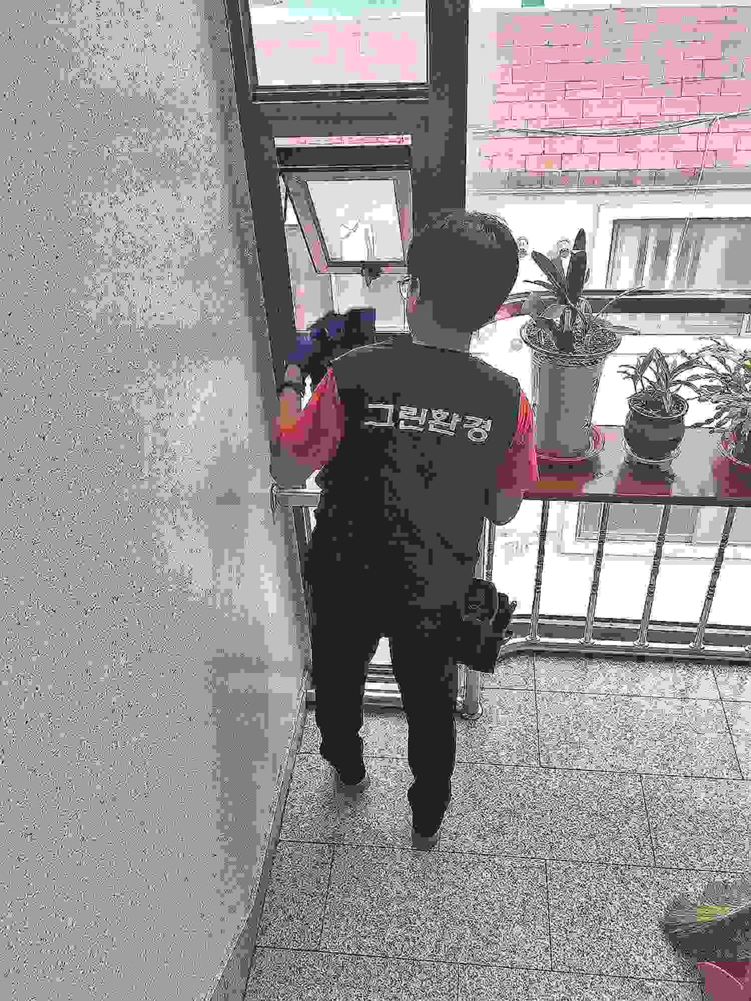 청소 장비 및 물품 정리된 모습