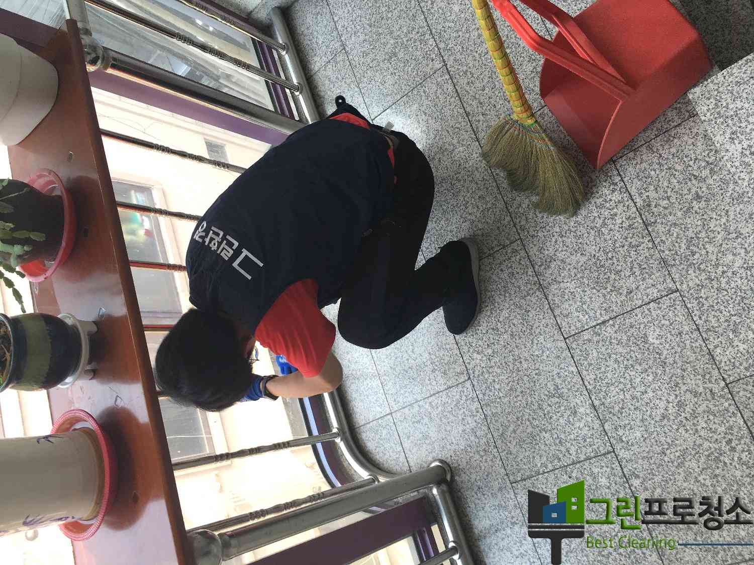 바닥 광택 작업 이미지