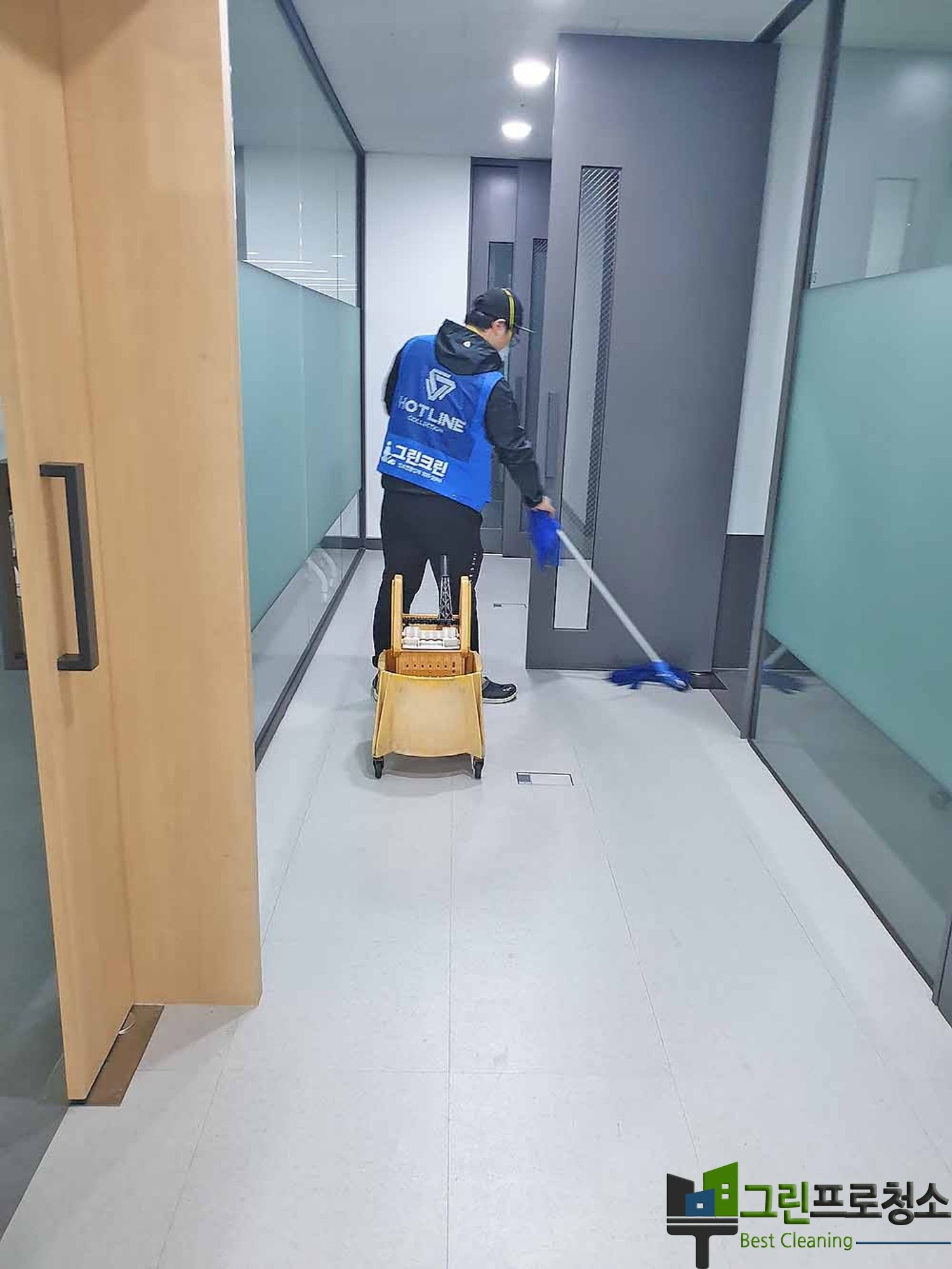 쾌적한 청소 후 회의공간 모습