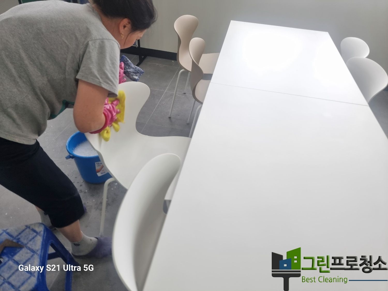 상가 내부 정기청소 모습