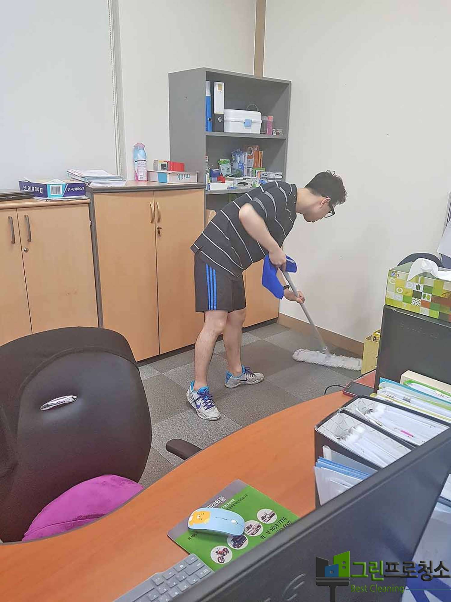 쾌적한 청소 후 사무실 전경