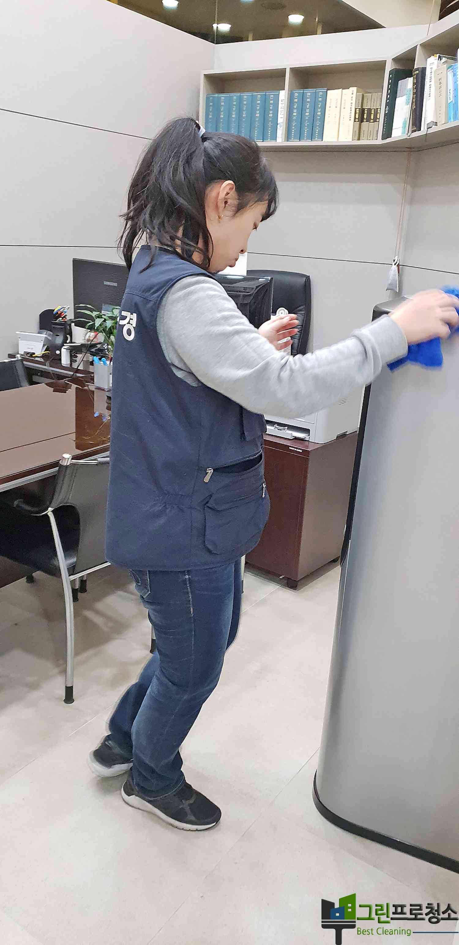 화장실 위생 관리 이미지