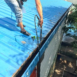 고압 세척 작업중입니다.