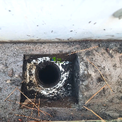 배관 점검 작업중입니다.